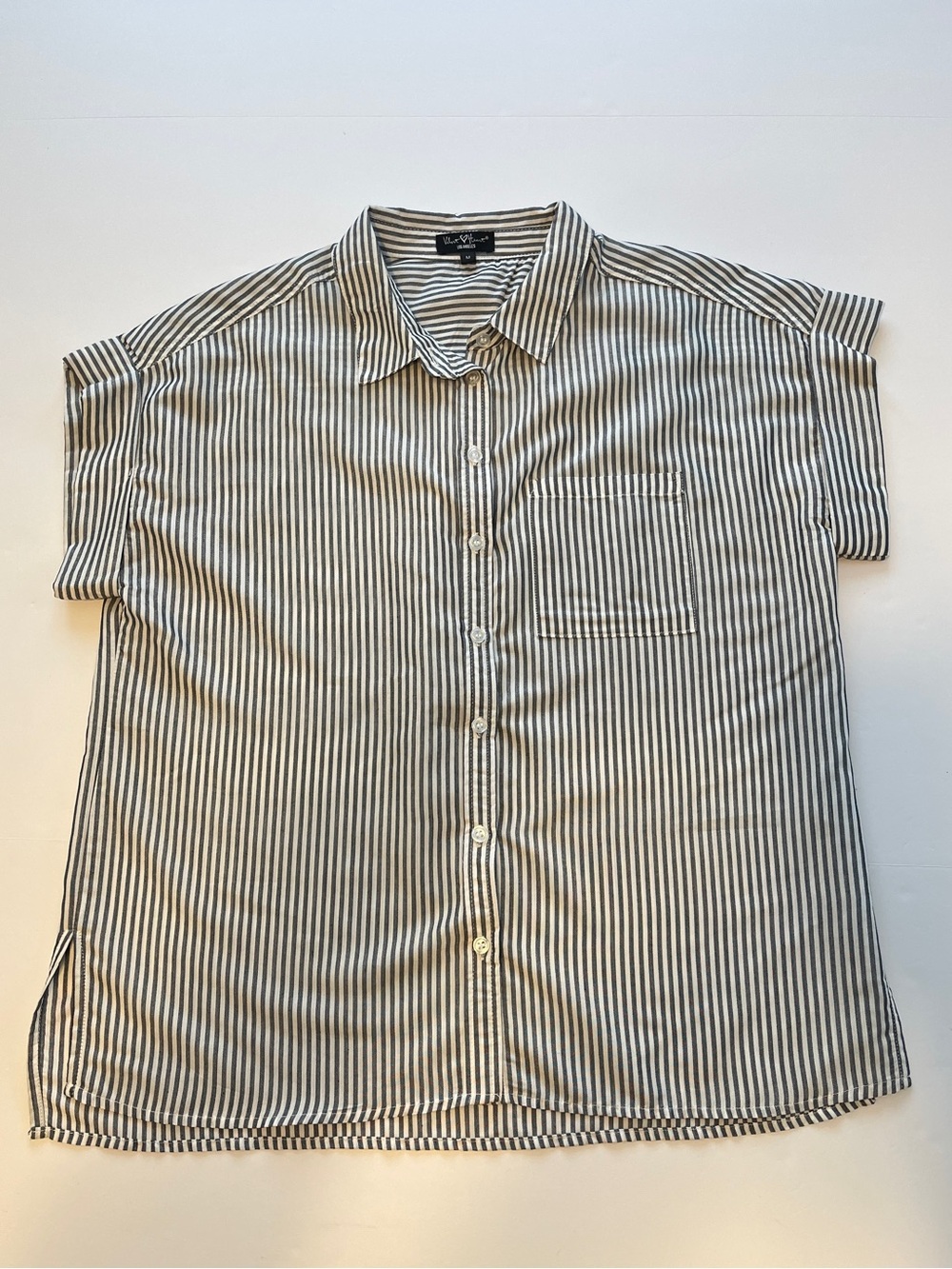 Velvet Heart Black and White Striped Short Sleeve Button Blouse M women light